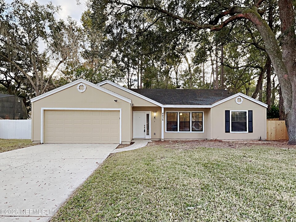 4836 Rustic Woods Dr in Jacksonville, FL - Building Photo
