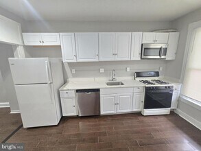 402 N Curley St in Baltimore, MD - Building Photo - Building Photo