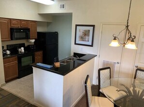 8125 Resort Village Dr in Orlando, FL - Foto de edificio - Building Photo