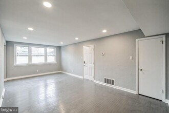 2137 Bryn Mawr Ave in Philadelphia, PA - Building Photo - Building Photo