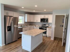 208 Rocky Rdg Dr in Hermon, ME - Building Photo - Building Photo