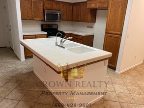 1450 Clarete Ave in Tulare, CA - Building Photo - Building Photo