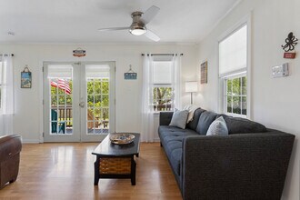 312 Water St in Waveland, MS - Building Photo - Building Photo