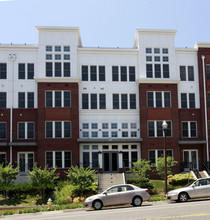 Rhodes Hill Square in Arlington, VA - Foto de edificio - Building Photo