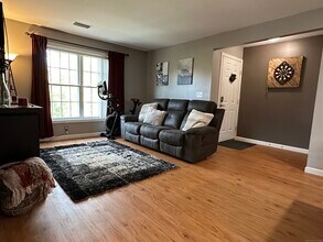 128 Meridian St in Groton, CT - Building Photo - Building Photo