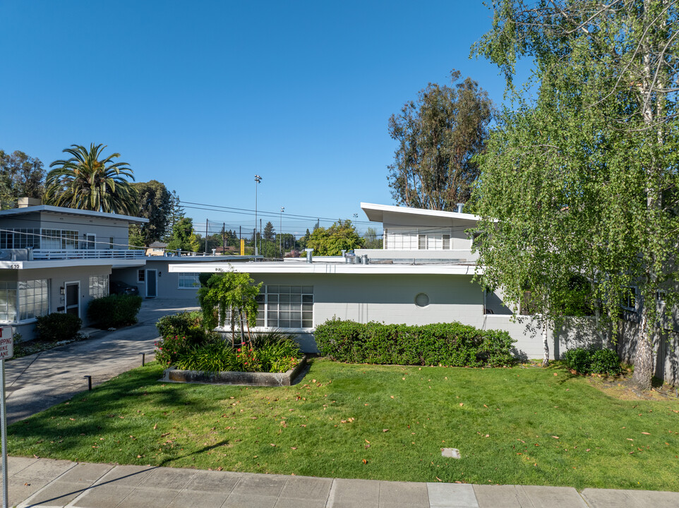 624 University Dr in Menlo Park, CA - Foto de edificio