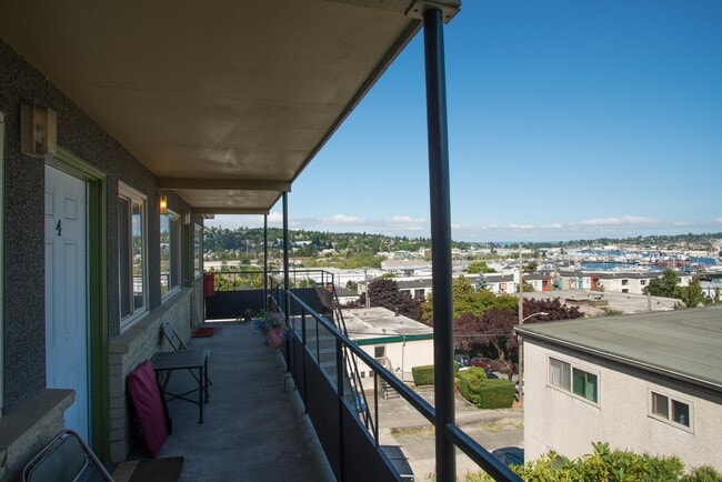 3655 13th Ave W, Unit Unit 4 in Seattle, WA - Building Photo - Building Photo