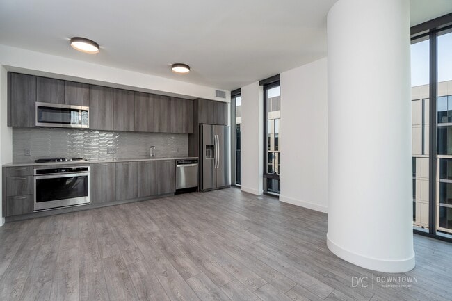 823 W Madison St, Unit 1106S in Chicago, IL - Building Photo - Building Photo