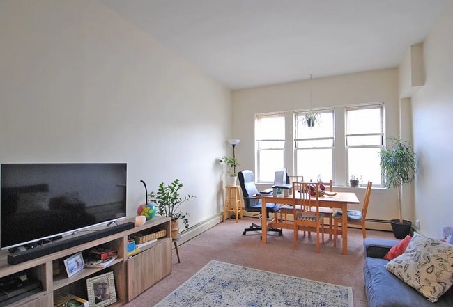 20 Colborne Rd, Unit 22 in Boston, MA - Foto de edificio - Building Photo