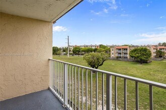 4920 NW 79th Ave in Doral, FL - Building Photo - Building Photo