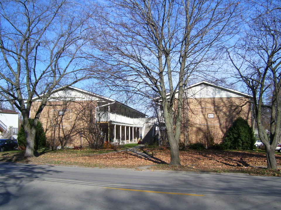 Carriage House Apartments in Sycamore, IL - Foto de edificio