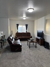 180 W 1575 N, Unit #208 F in Logan, UT - Foto de edificio - Building Photo