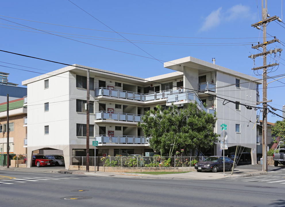 718 Mccully St in Honolulu, HI - Building Photo