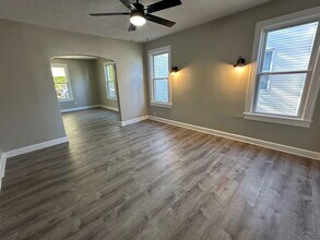 114 N Missouri Ave in Belleville, IL - Foto de edificio - Building Photo