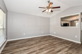 223 Elm Dr, Unit 119 in Villa Rica, GA - Foto de edificio - Building Photo