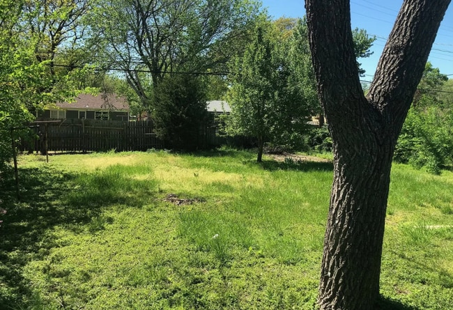 2225 S Broadview St in Wichita, KS - Building Photo - Building Photo