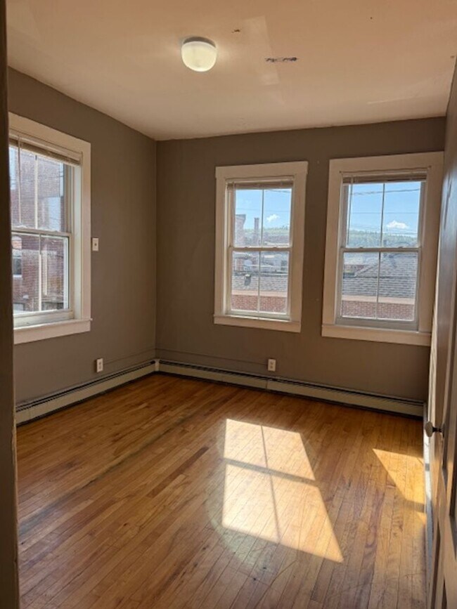 9 Depot St in Newport, NH - Building Photo - Building Photo