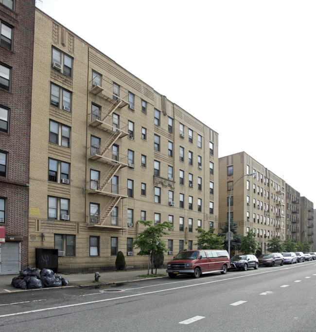 853 Empire Blvd in Brooklyn, NY - Foto de edificio - Building Photo