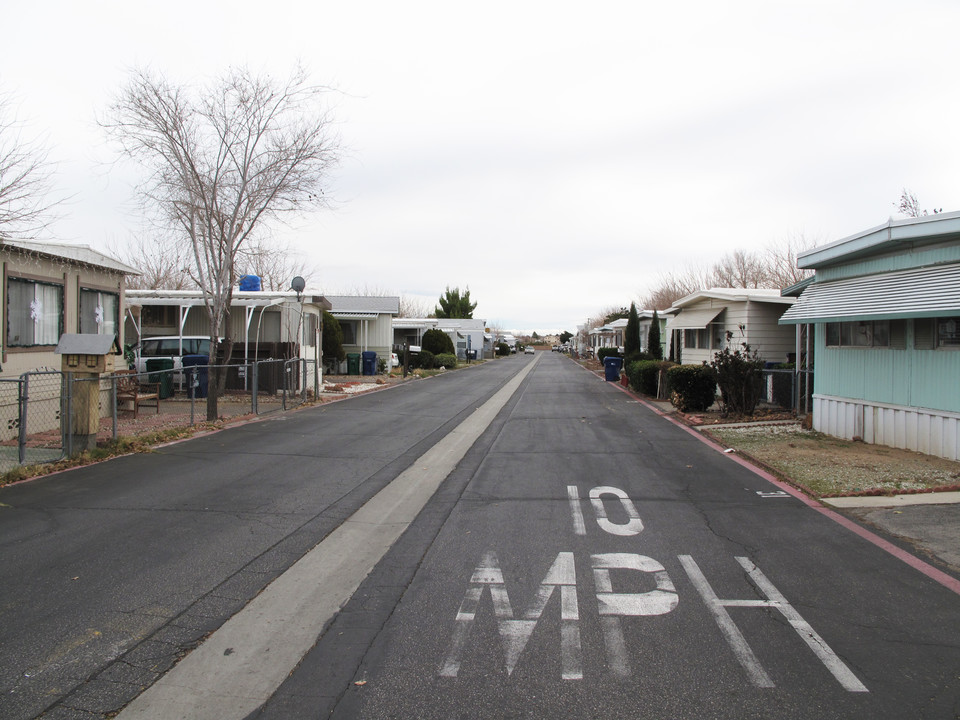 Mountain View Estates in Palmdale, CA - Building Photo