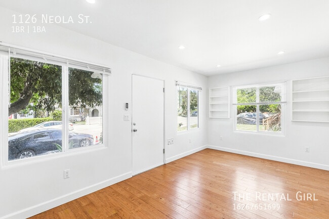 1126 Neola St in Los Angeles, CA - Building Photo - Building Photo