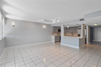 4066 Inverrary Dr in Lauderhill, FL - Building Photo - Building Photo