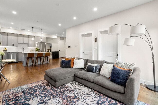 21 Lexington St in Boston, MA - Building Photo - Building Photo