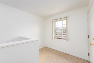 19130 Northridge Dr in Northville, MI - Building Photo - Building Photo