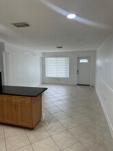 1111 SW 76th Ave in Miami, FL - Building Photo - Building Photo