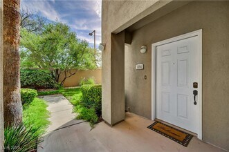 8733 Red Brook Dr in Las Vegas, NV - Building Photo - Building Photo