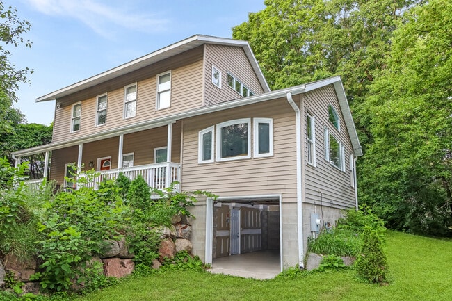 520 Hanlon Ave in Wayzata, MN - Building Photo - Building Photo