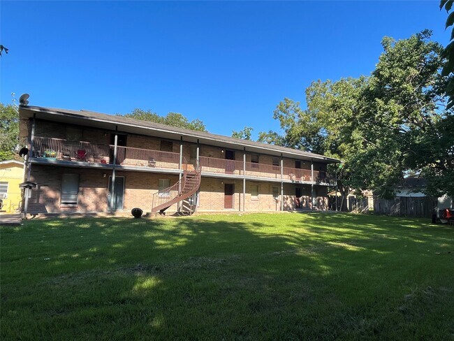 1842 Thompson St in La Marque, TX - Foto de edificio - Building Photo