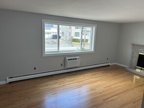 50 Waltham St, Unit #50 in Watertown, MA - Foto de edificio - Building Photo