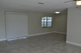 17 Felter Ln in Palm Coast, FL - Building Photo - Building Photo