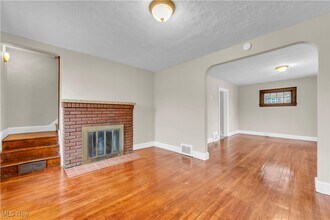 221 E 266th St in Euclid, OH - Building Photo - Building Photo