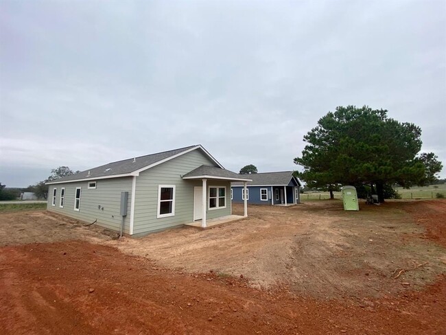 108 Rosanky Cattle Company Rd in Rosanky, TX - Foto de edificio - Building Photo