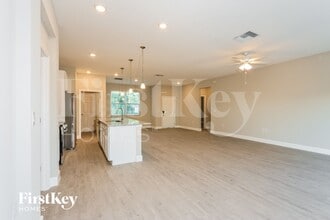 918 Tolson St SE in Palm Bay, FL - Foto de edificio - Building Photo