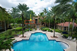 7940 N Nob Hill Rd in Tamarac, FL - Building Photo