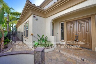 13073 Dressage Ln in San Diego, CA - Foto de edificio - Building Photo