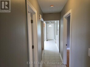 37 Montcalm Dr in Kitchener, ON - Building Photo - Building Photo