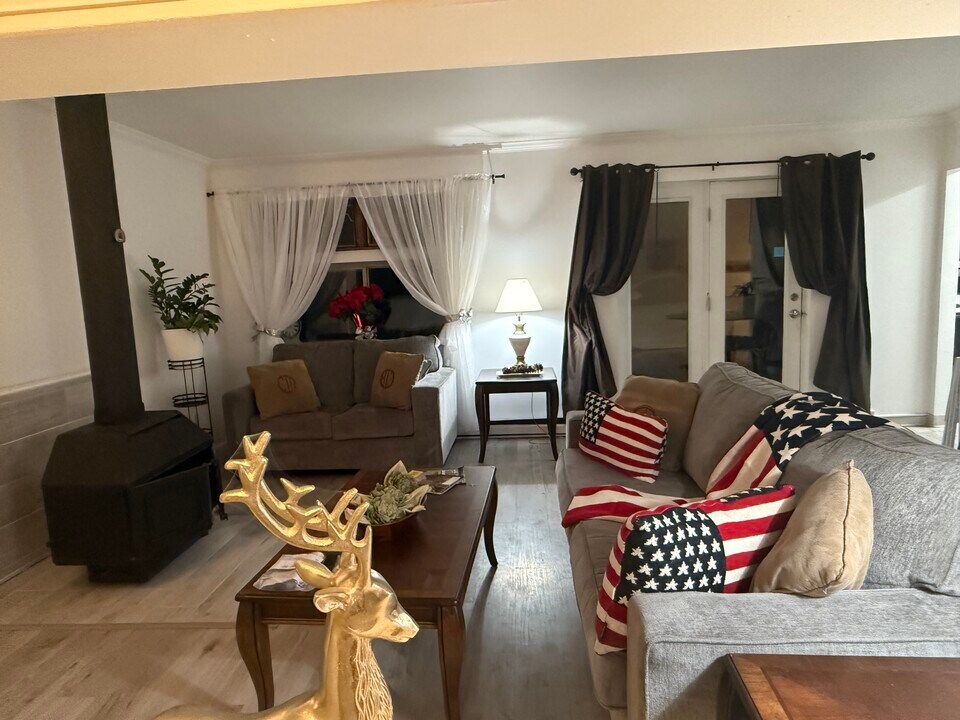 1053 Danby Rd, Unit 1 in Ithaca, NY - Building Photo