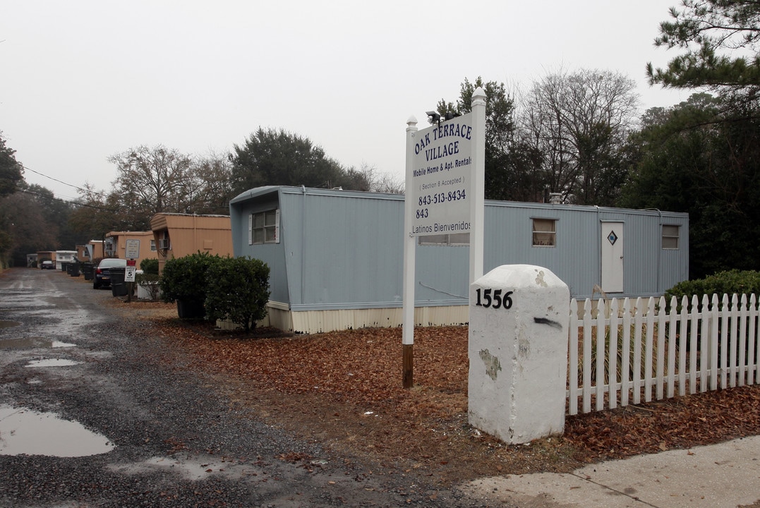 Oak Terrace Village in North Charleston, SC - Foto de edificio