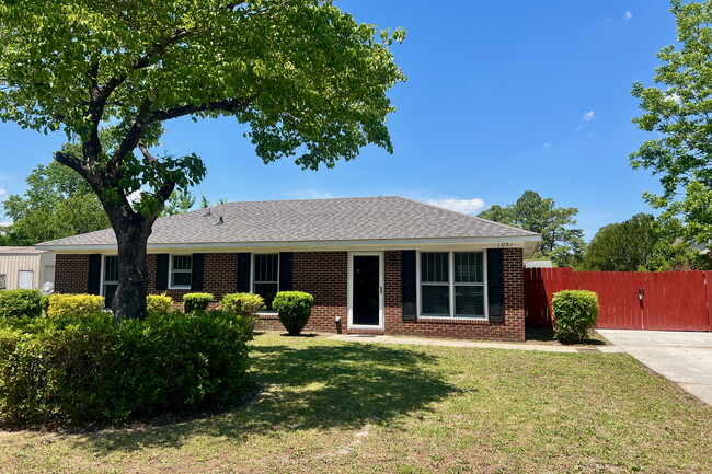 1001 Dickens Dr