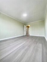 80-12 165th St in Queens, NY - Building Photo