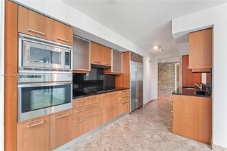 1331 Brickell Bay Dr, Unit 308 in Miami, FL - Building Photo - Building Photo
