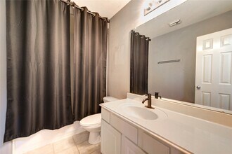 2931 Meadowglen Cove in Houston, TX - Building Photo - Building Photo