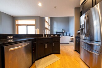 7122 Harrison Hill Trail in Chanhassen, MN - Building Photo - Building Photo