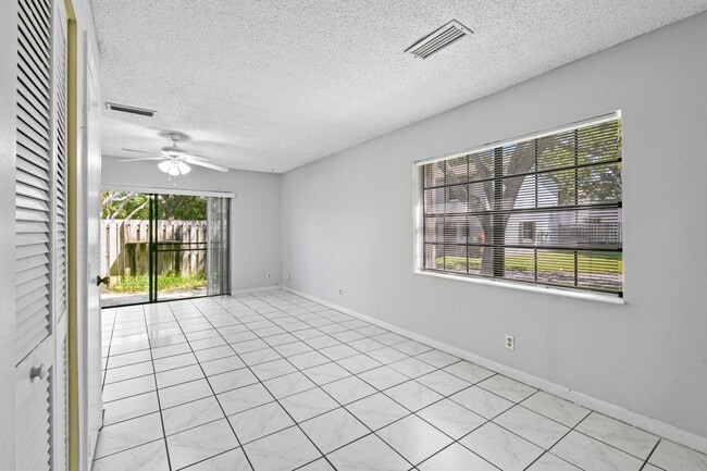 408 N Cypress Dr in Tequesta, FL - Building Photo - Building Photo
