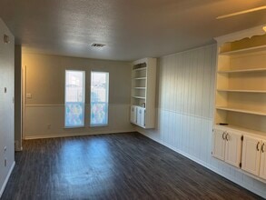 1901 E Lindsey St in Norman, OK - Foto de edificio - Building Photo