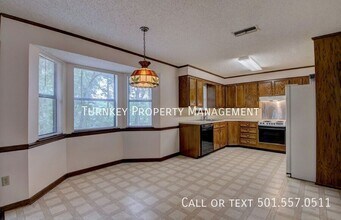 811 Cedar Ridge Dr in Little Rock, AR - Building Photo - Building Photo