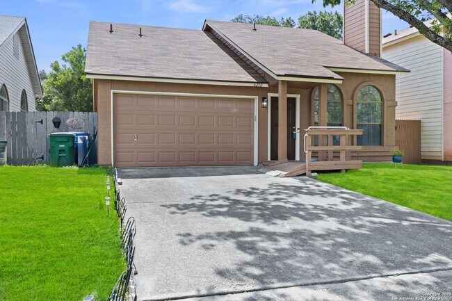 6210 Valley Clf in San Antonio, TX - Building Photo - Building Photo